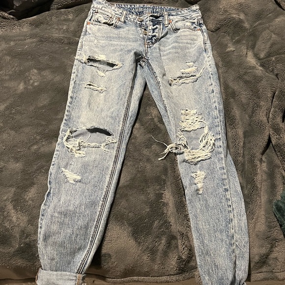 Size 0 American Eagle “Tomgirl” jeans. So comfy and cute - they just don’t fit - Picture 1 of 4